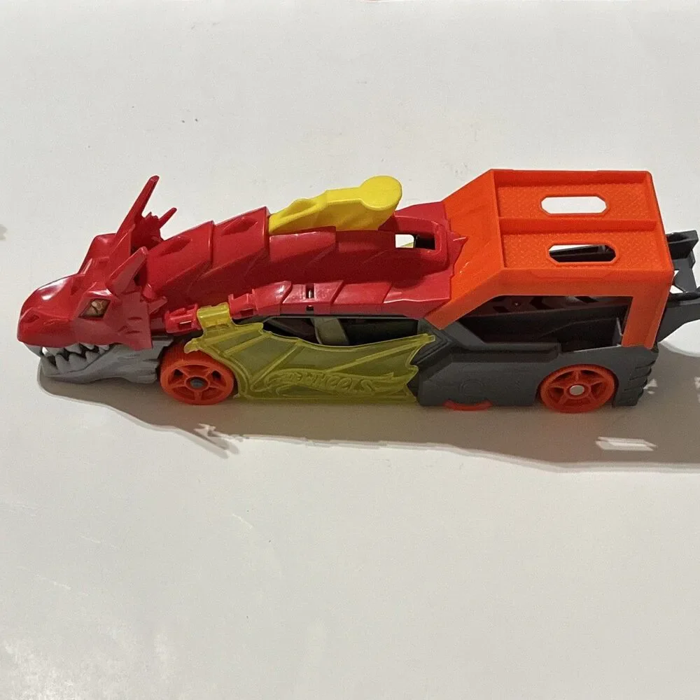 Hot Wheels Dragon Hauler Transporter GVH88 Car Carrier Truck 2020 Mattel Toy